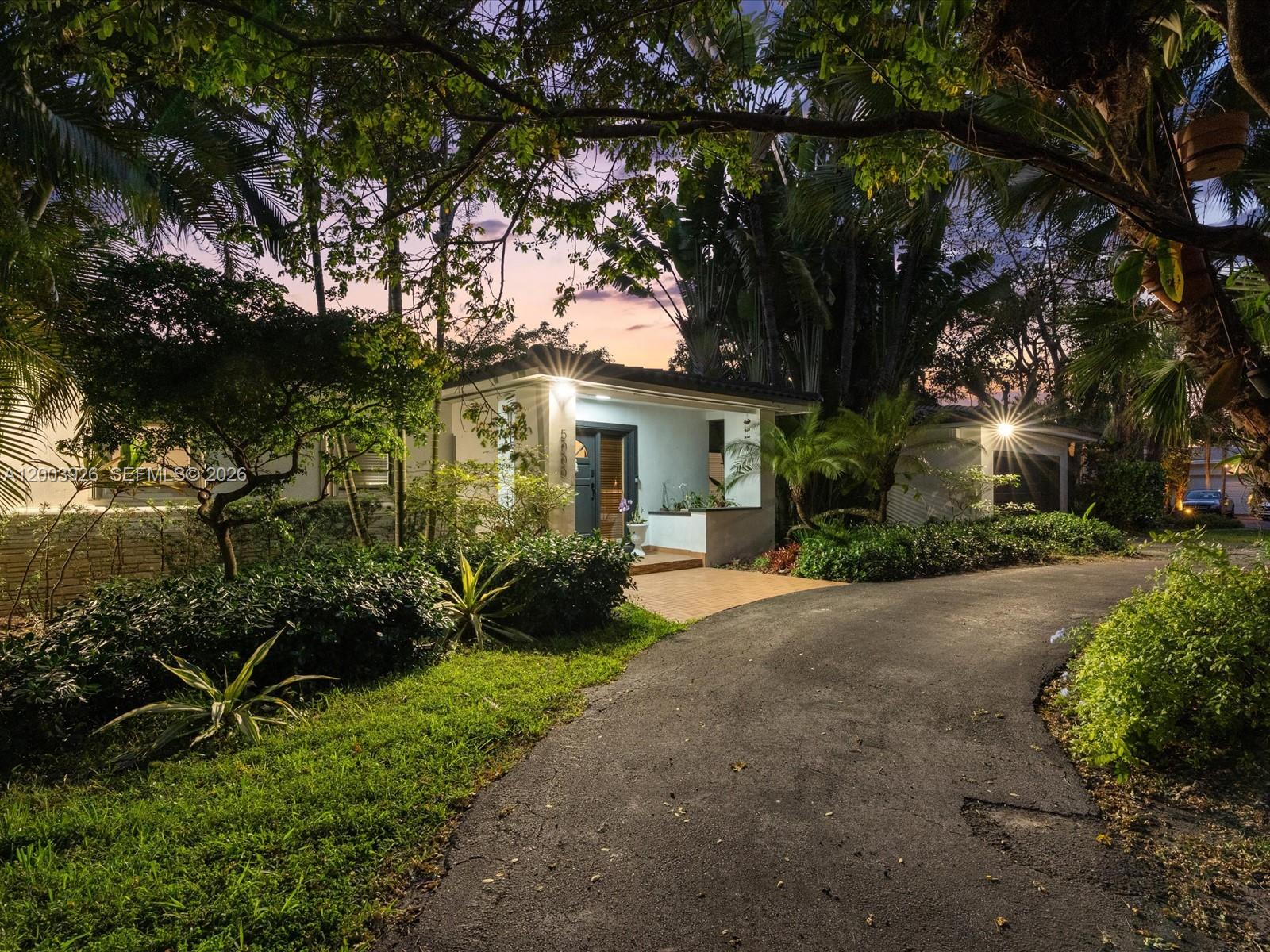 5000 Riviera Dr, Coral Gables FL 33146