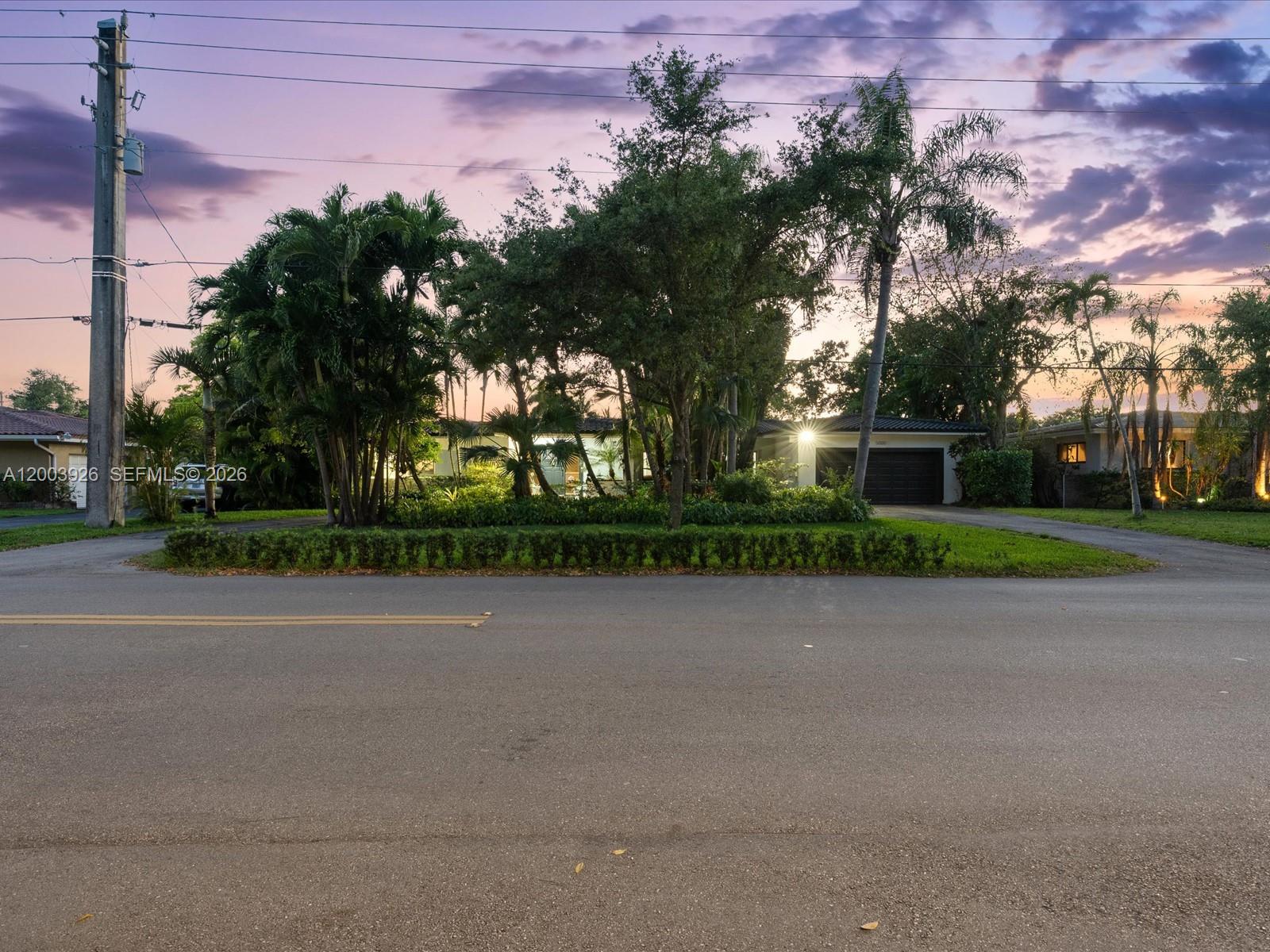 5000 Riviera Dr, Coral Gables FL 33146