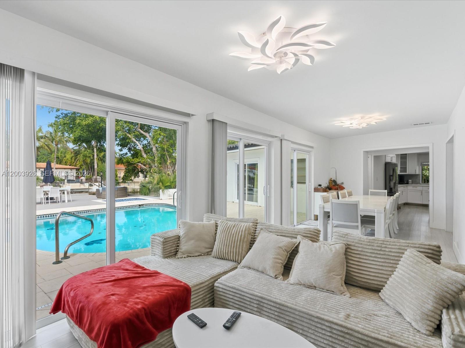 5000 Riviera Dr, Coral Gables FL 33146