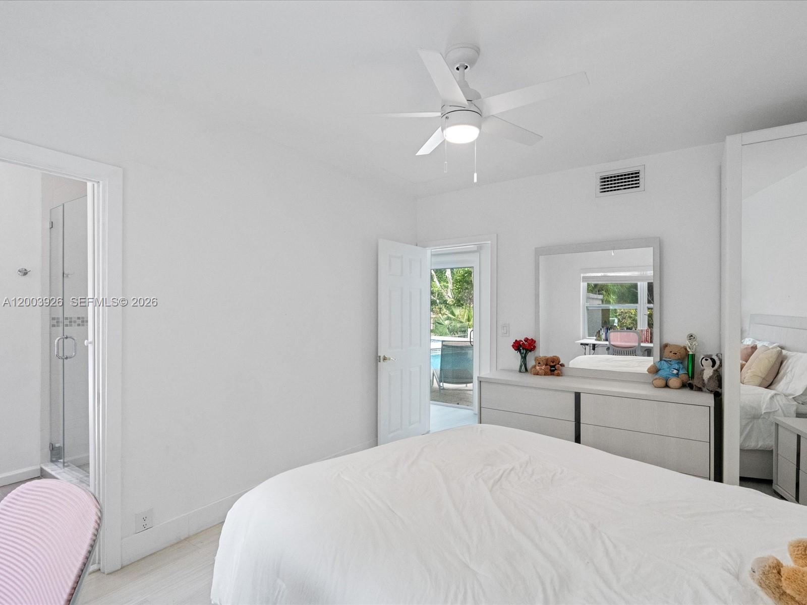 5000 Riviera Dr, Coral Gables FL 33146