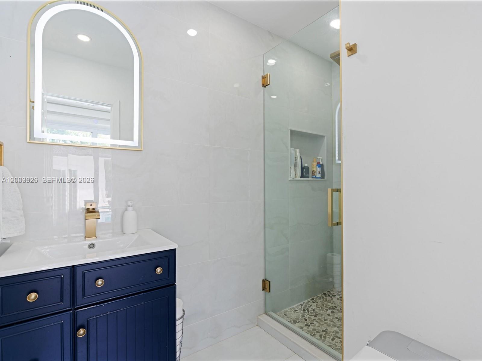 5000 Riviera Dr, Coral Gables FL 33146
