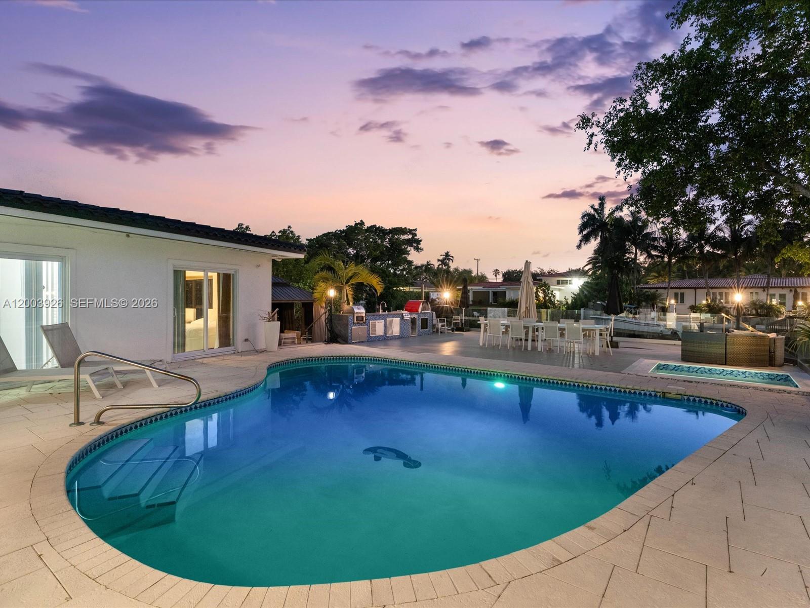 5000 Riviera Dr, Coral Gables FL 33146