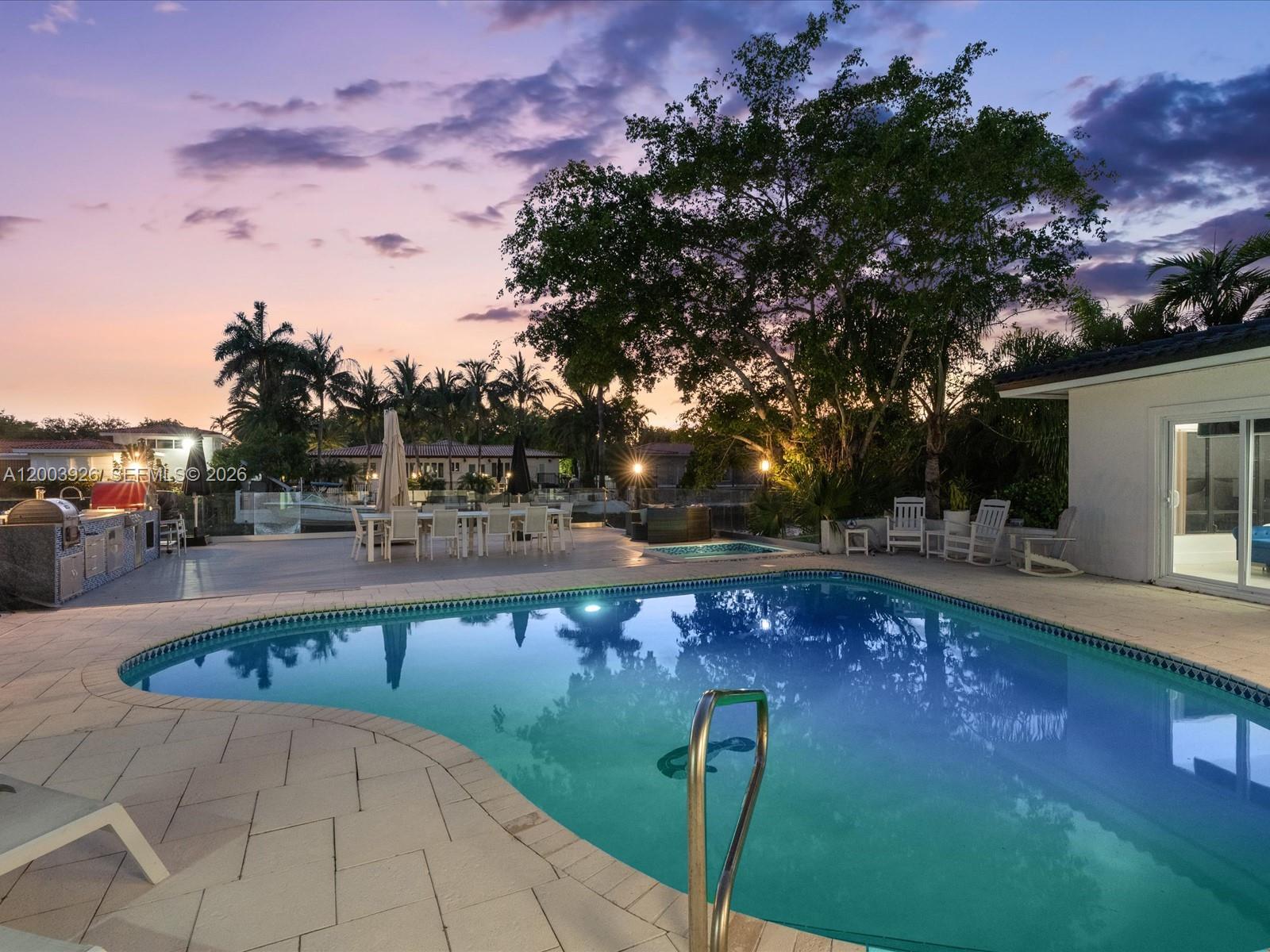 5000 Riviera Dr, Coral Gables FL 33146