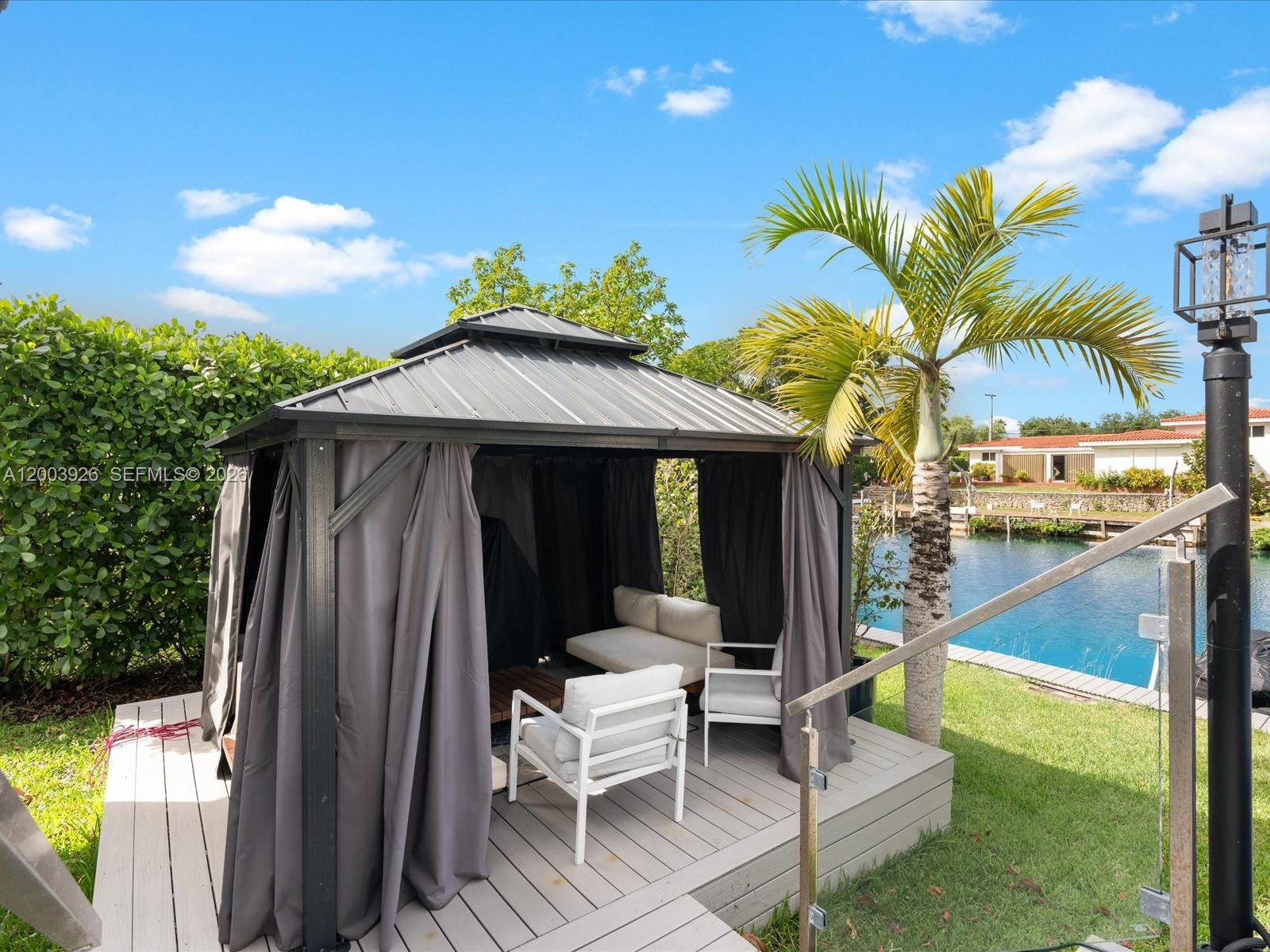 5000 Riviera Dr, Coral Gables FL 33146