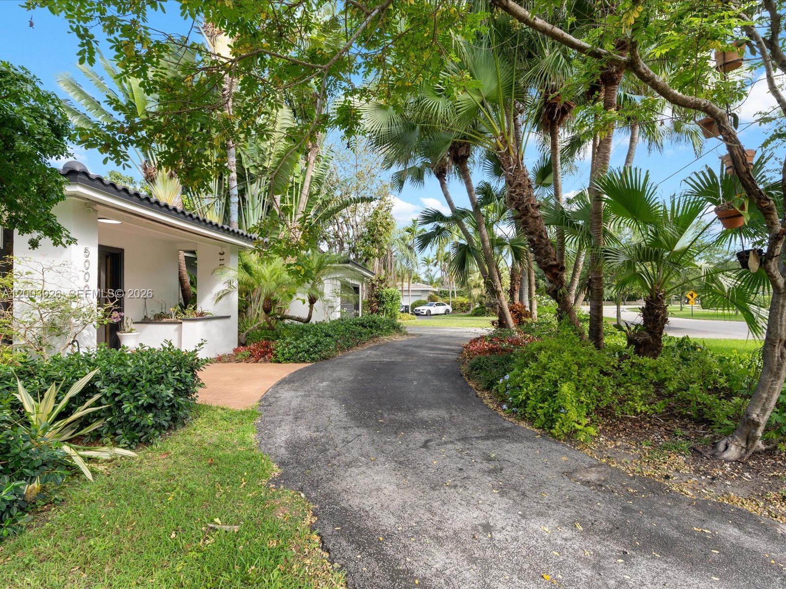 5000 Riviera Dr, Coral Gables FL 33146