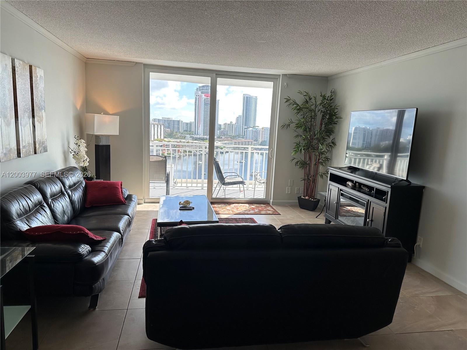 427 Golden Isles Dr #14E, Hallandale Beach FL 33009