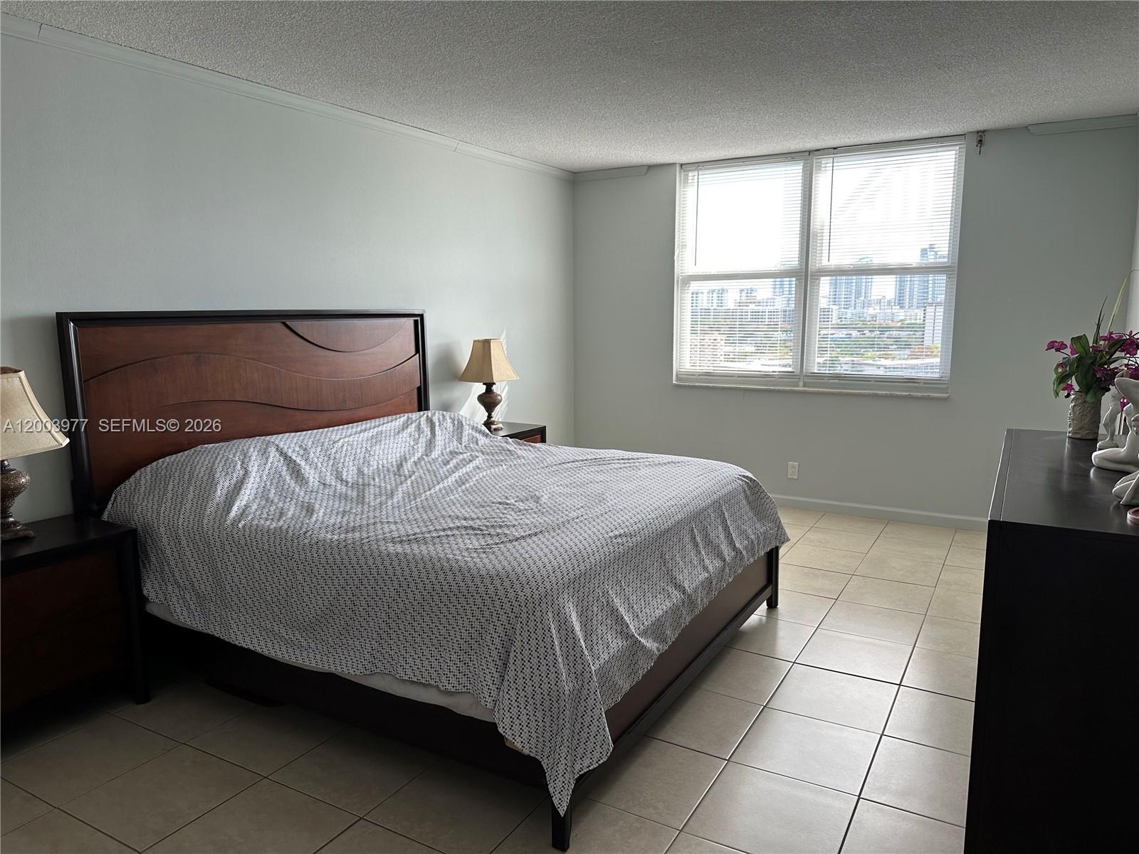427 Golden Isles Dr #14E, Hallandale Beach FL 33009