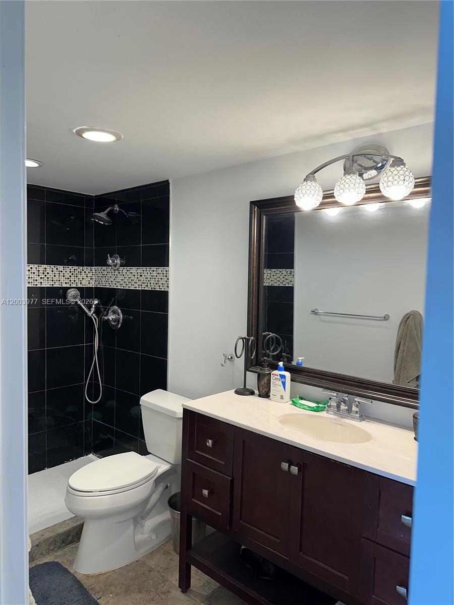 427 Golden Isles Dr #14E, Hallandale Beach FL 33009