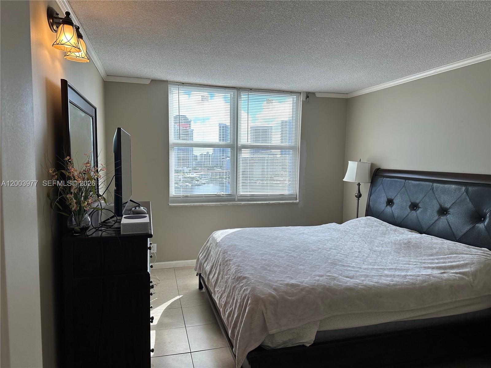 427 Golden Isles Dr #14E, Hallandale Beach FL 33009