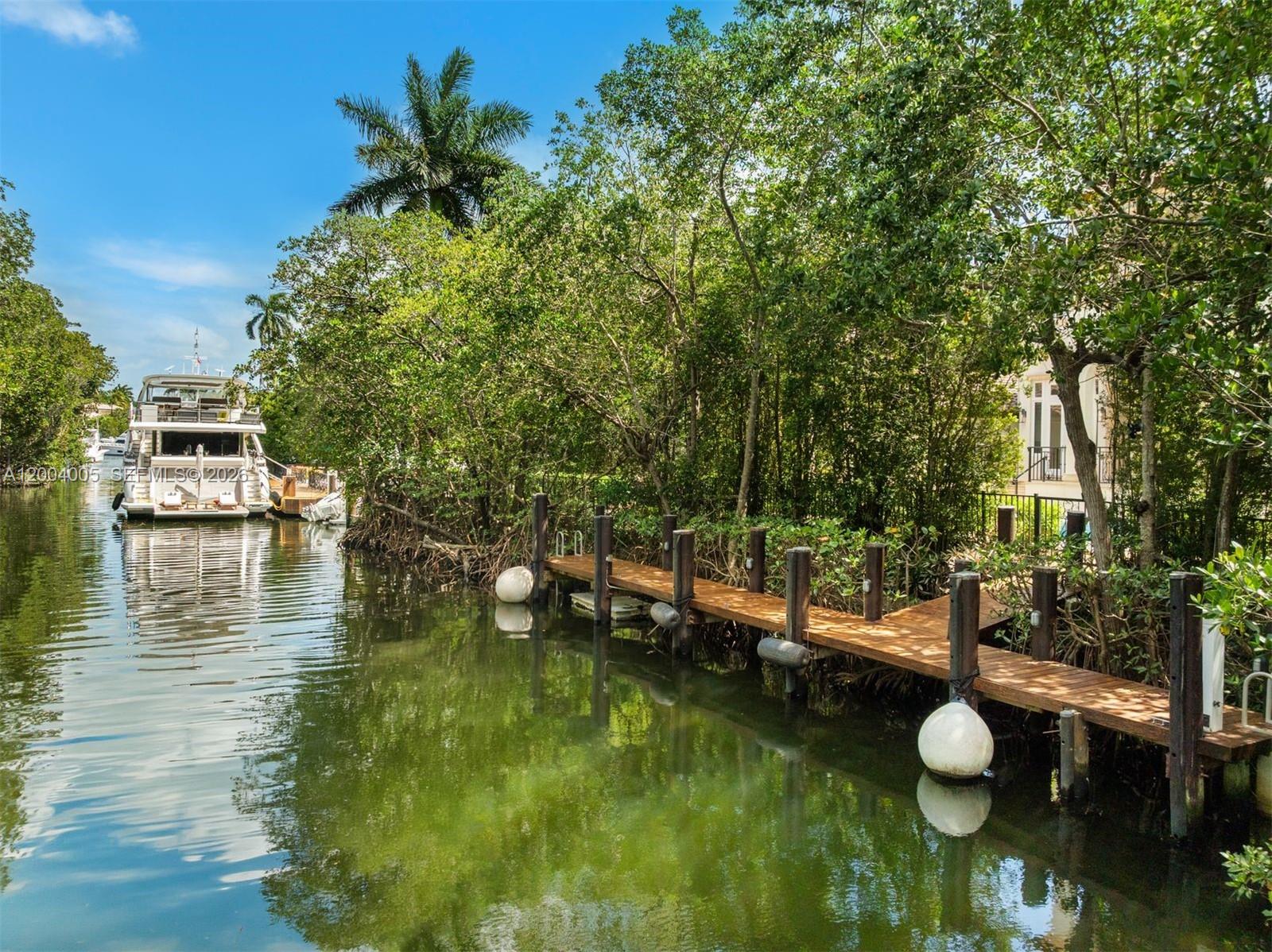 255 Cocoplum Rd, Coral Gables FL 33143