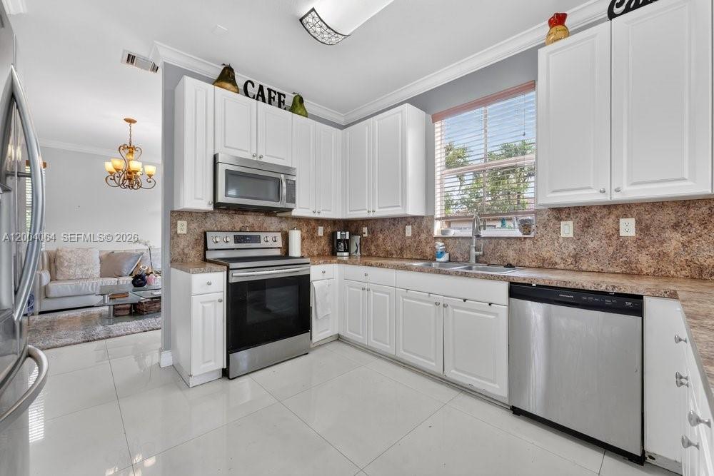 15465 SW 117th St, Miami FL 33196