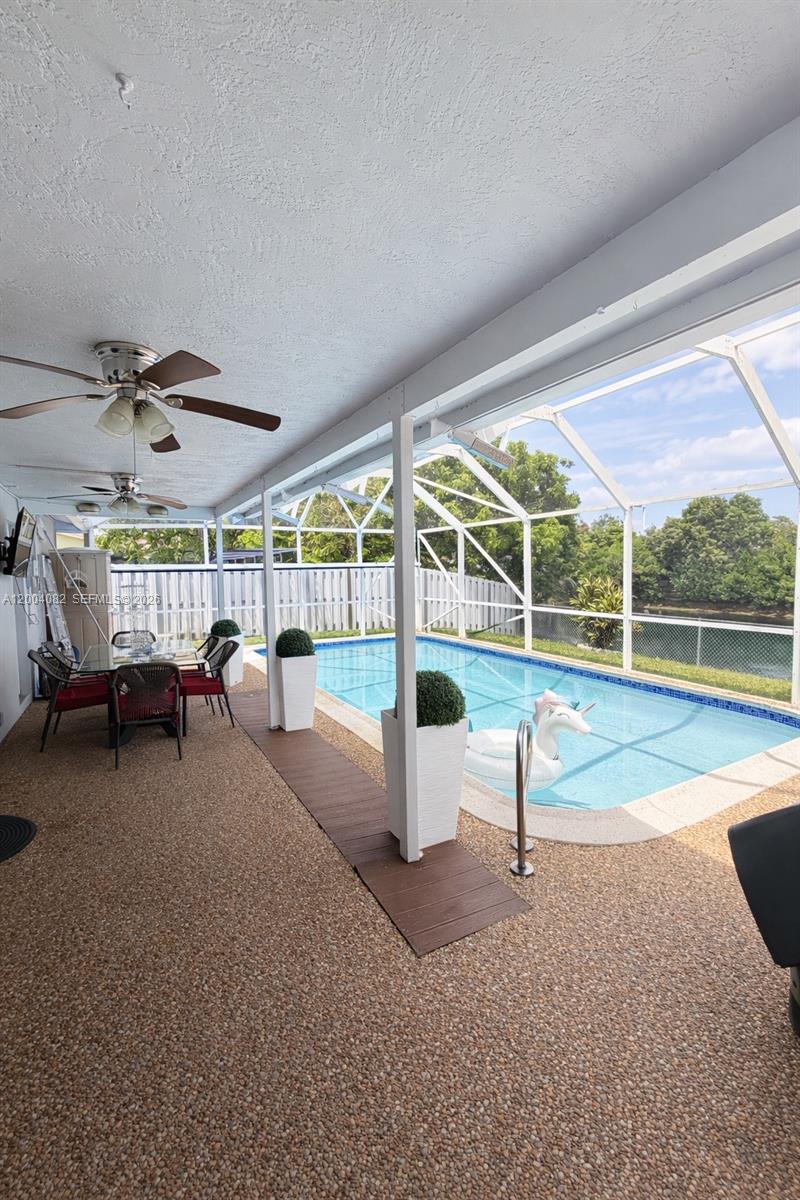 8085 NW 21st St, Sunrise FL 33322
