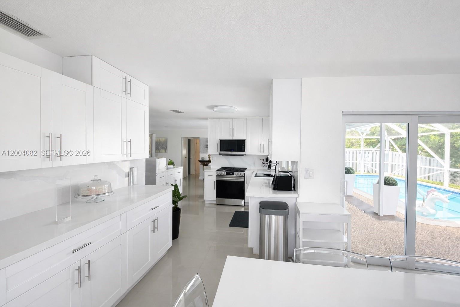 8085 NW 21st St, Sunrise FL 33322