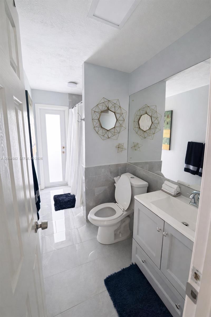 8085 NW 21st St, Sunrise FL 33322
