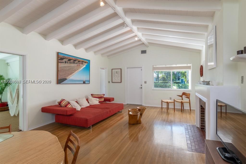 1123 Bay Dr, Miami Beach FL 33141