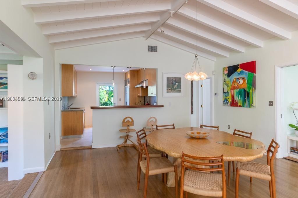 1123 Bay Dr, Miami Beach FL 33141