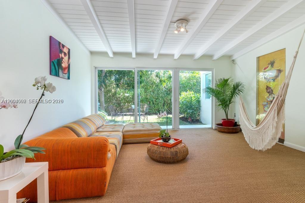 1123 Bay Dr, Miami Beach FL 33141