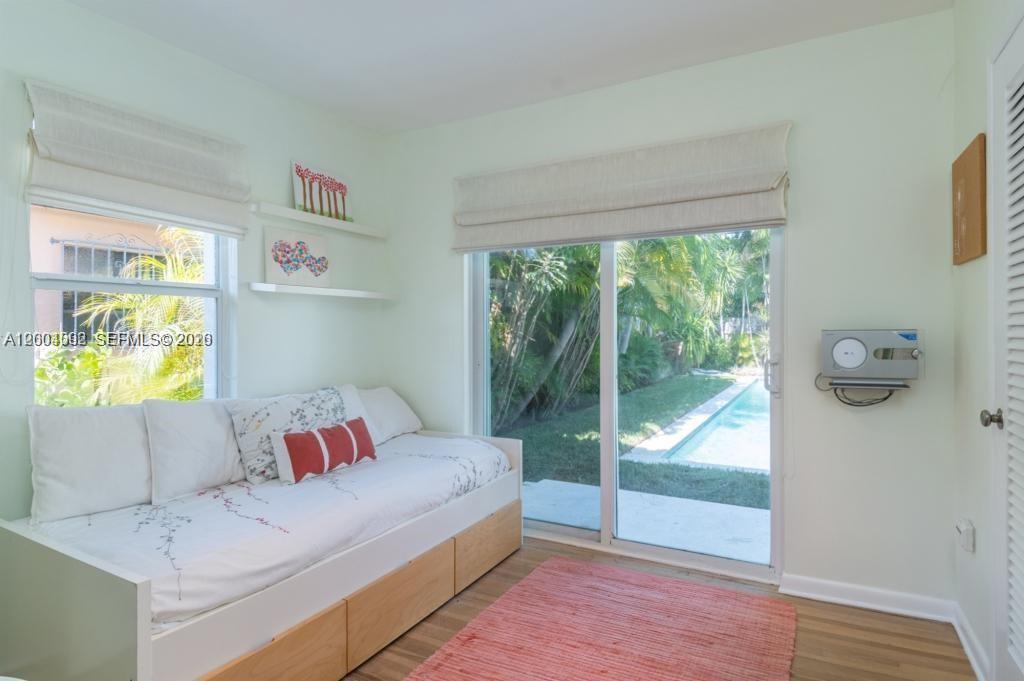 1123 Bay Dr, Miami Beach FL 33141