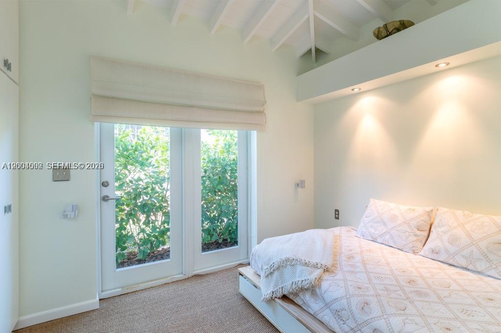 1123 Bay Dr, Miami Beach FL 33141