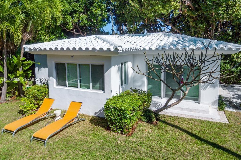 1123 Bay Dr, Miami Beach FL 33141