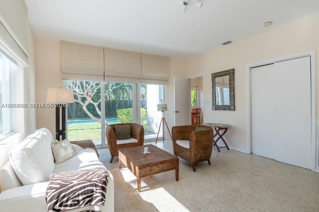 1123 Bay Dr, Miami Beach FL 33141
