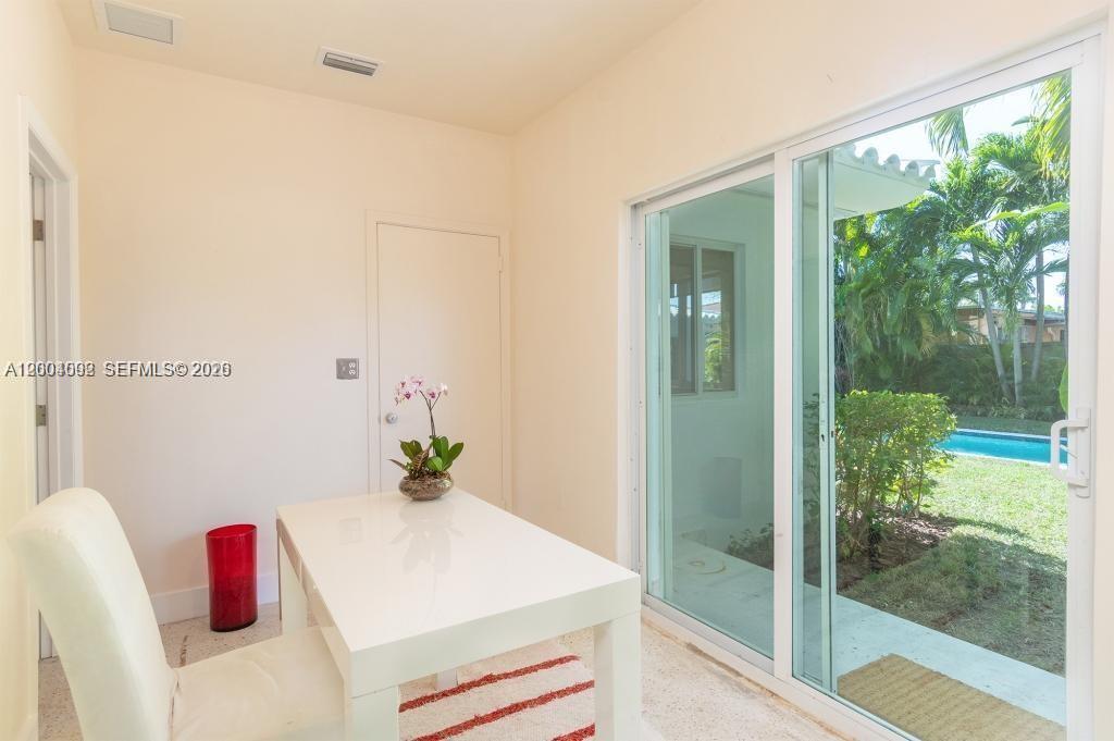 1123 Bay Dr, Miami Beach FL 33141