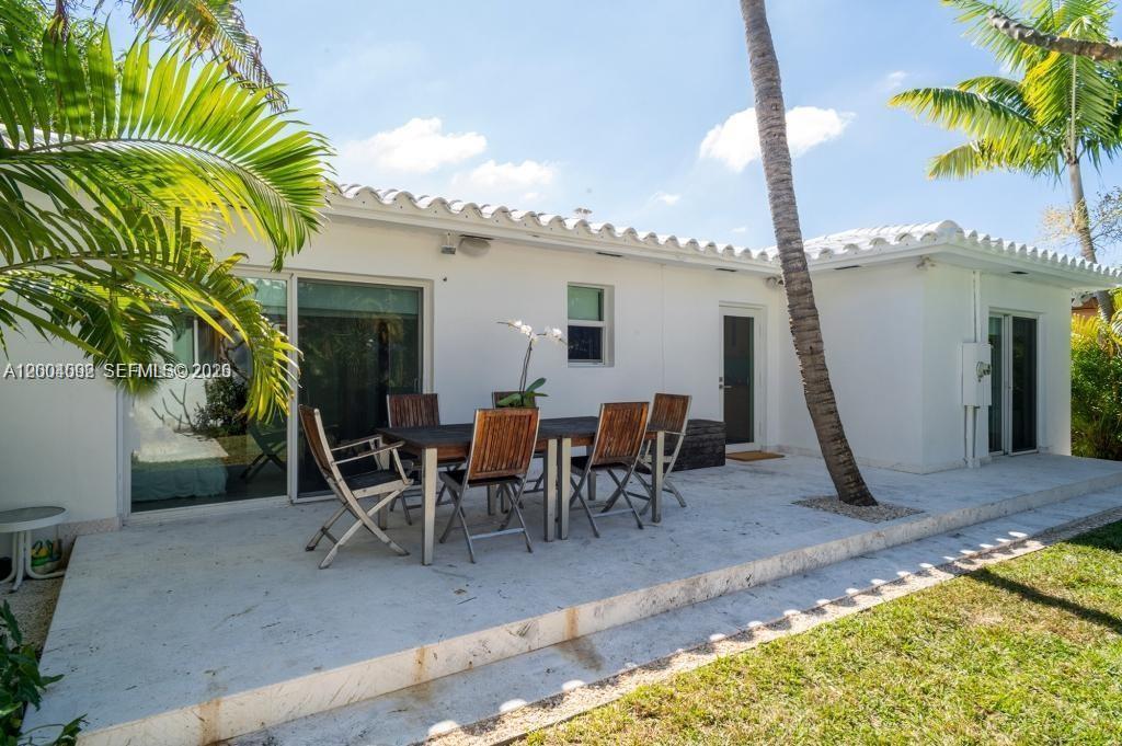 1123 Bay Dr, Miami Beach FL 33141