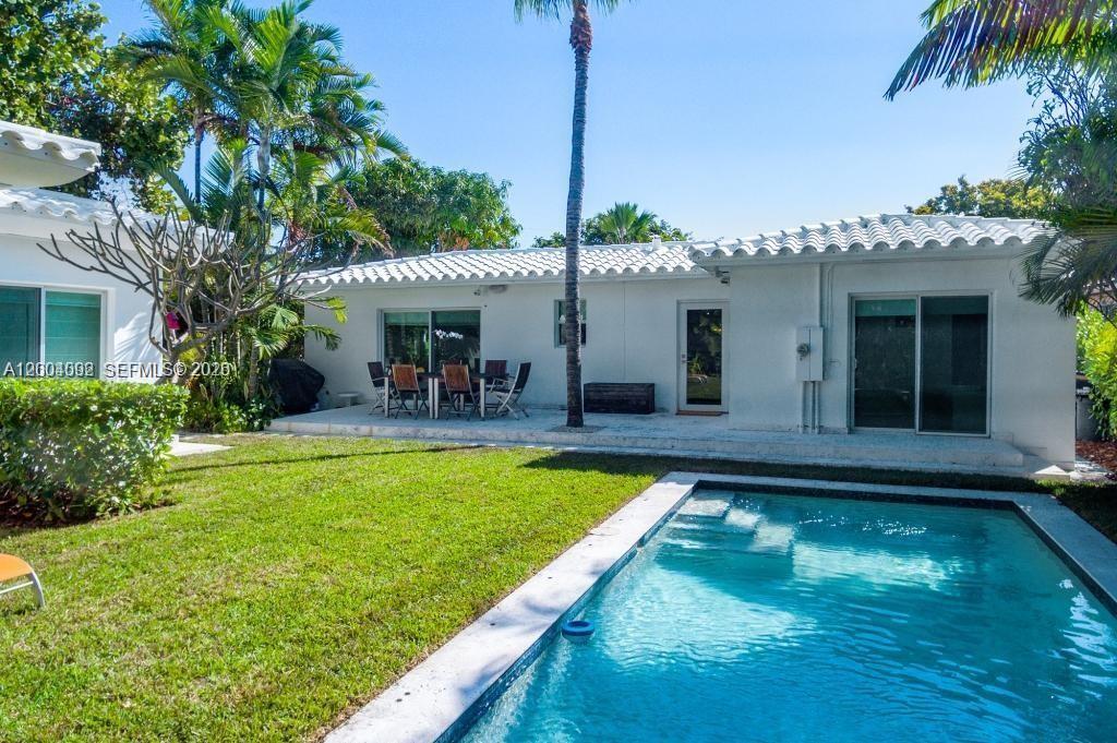 1123 Bay Dr, Miami Beach FL 33141