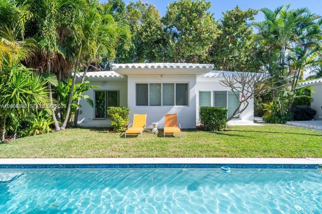 1123 Bay Dr, Miami Beach FL 33141