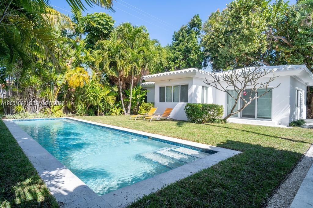 1123 Bay Dr, Miami Beach FL 33141