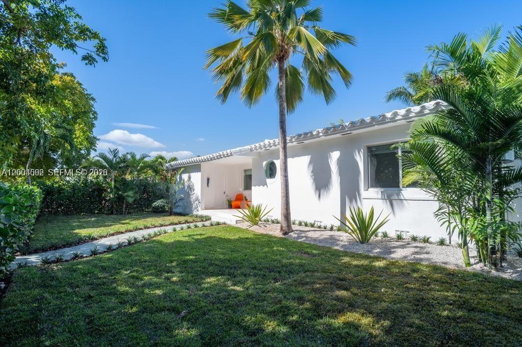 1123 Bay Dr, Miami Beach FL 33141