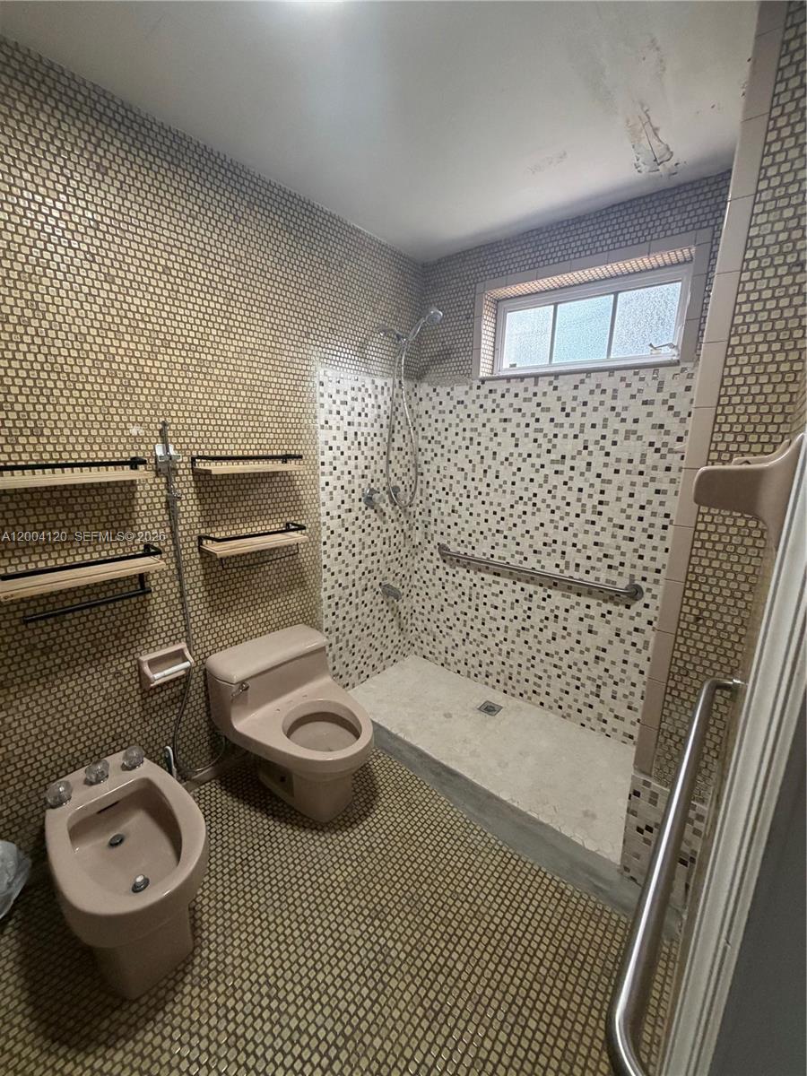 10910 SW 40th St, Miami FL 33165