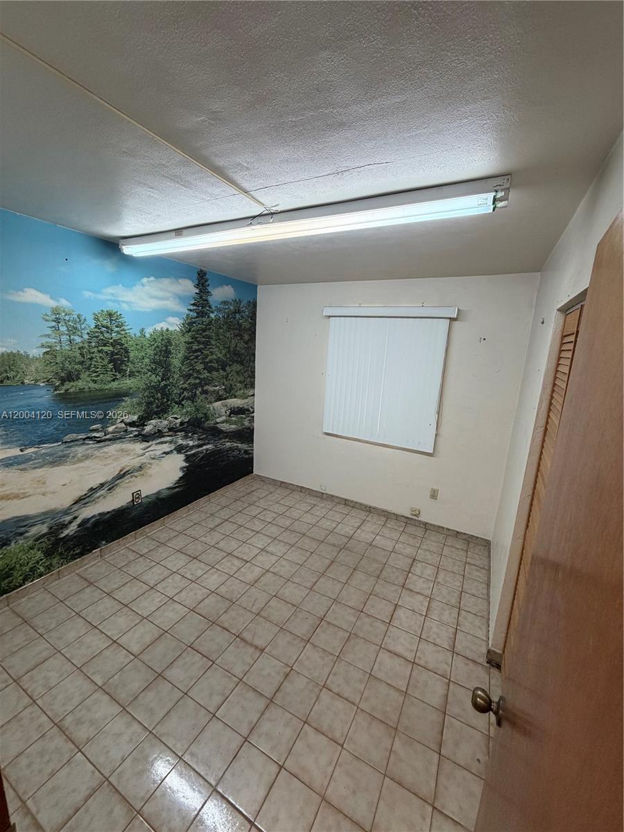10910 SW 40th St, Miami FL 33165