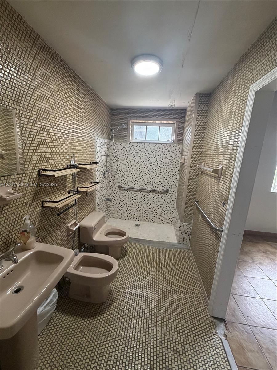 10910 SW 40th St, Miami FL 33165