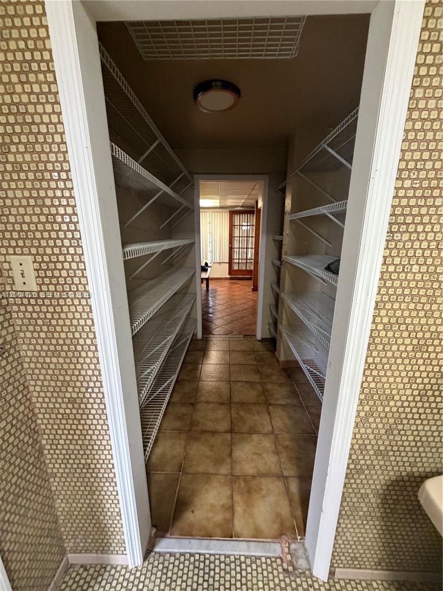 10910 SW 40th St, Miami FL 33165