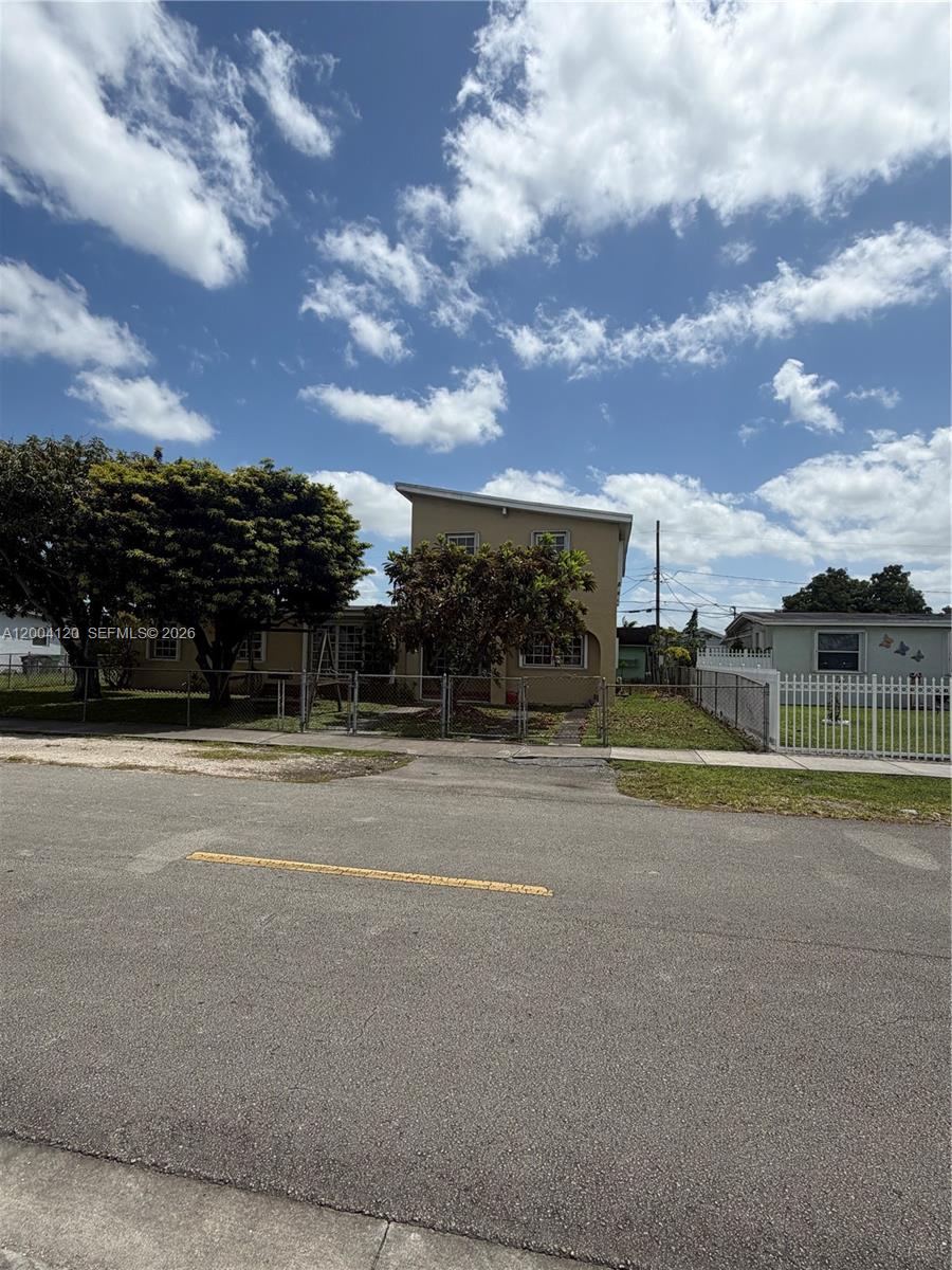 10910 SW 40th St, Miami FL 33165
