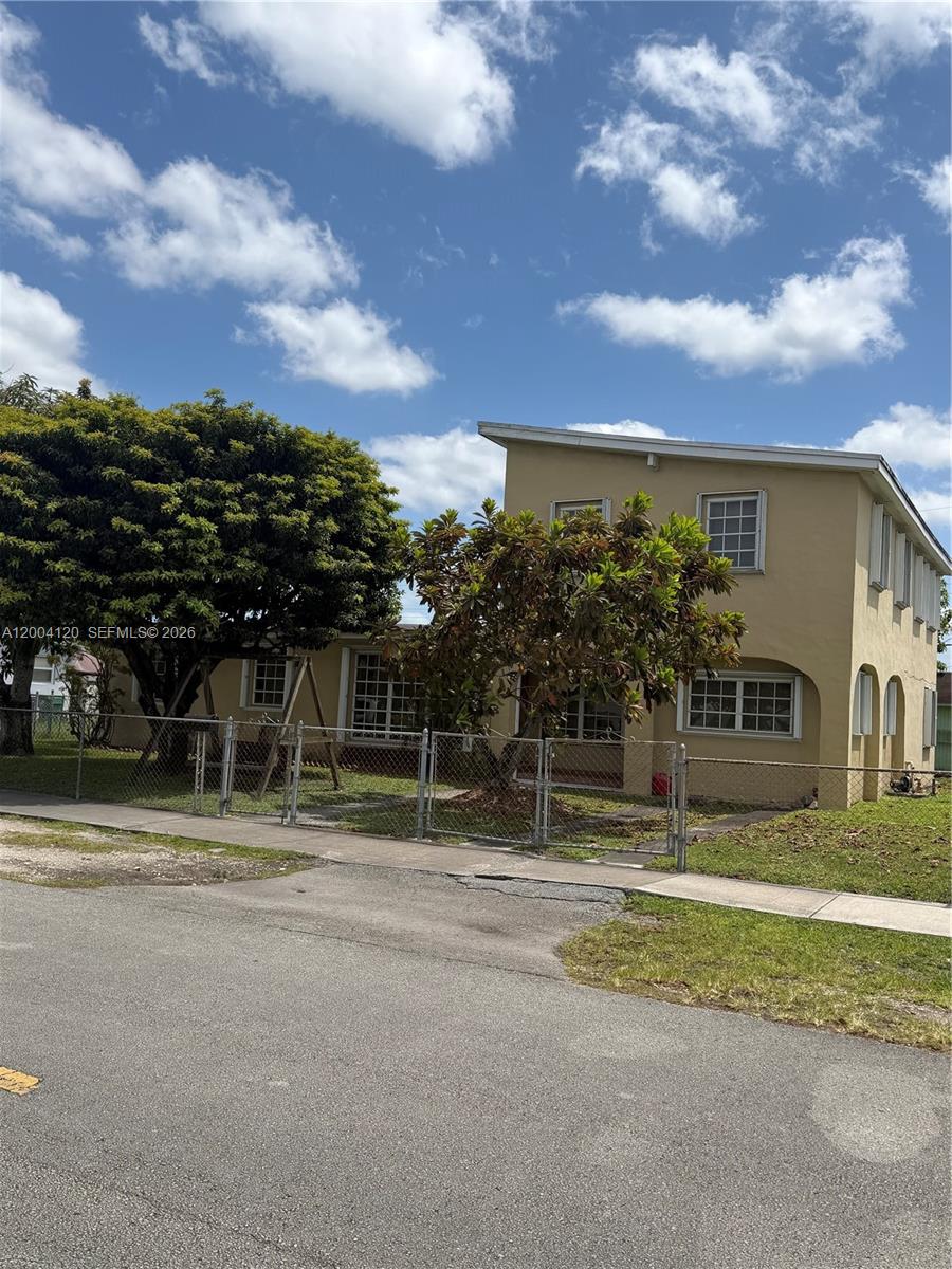 10910 SW 40th St, Miami FL 33165