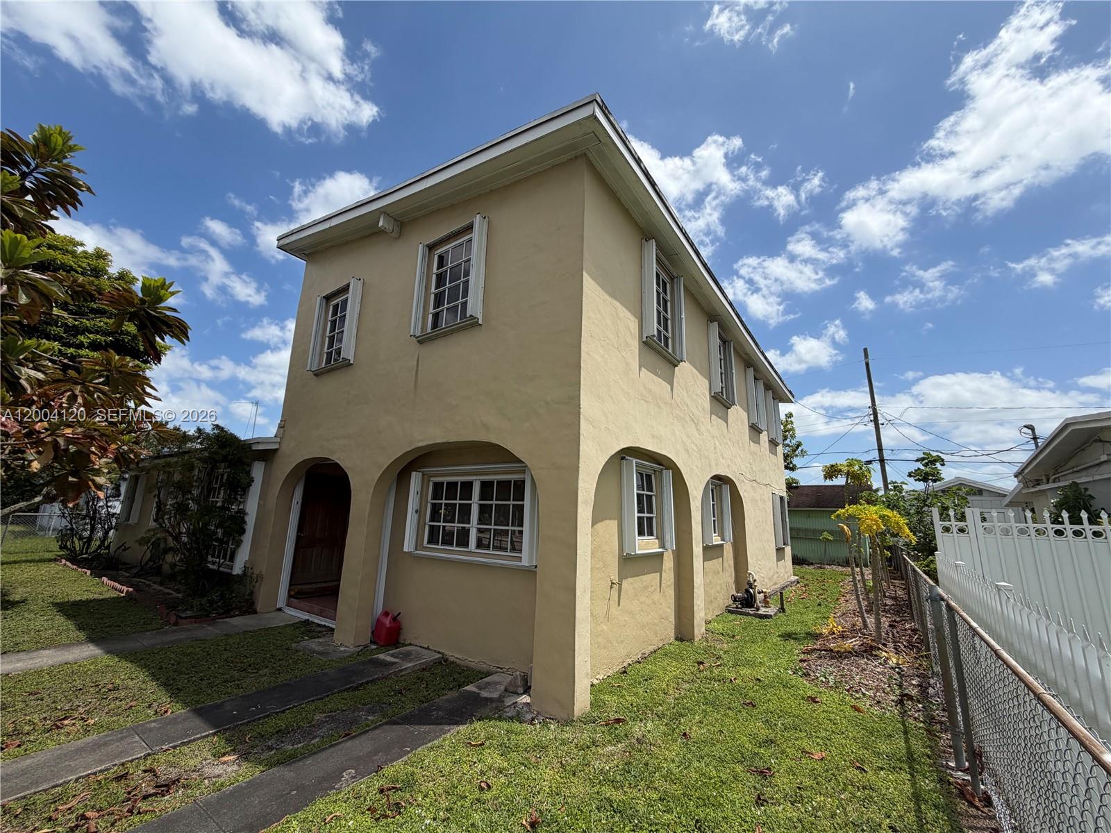 10910 SW 40th St, Miami FL 33165