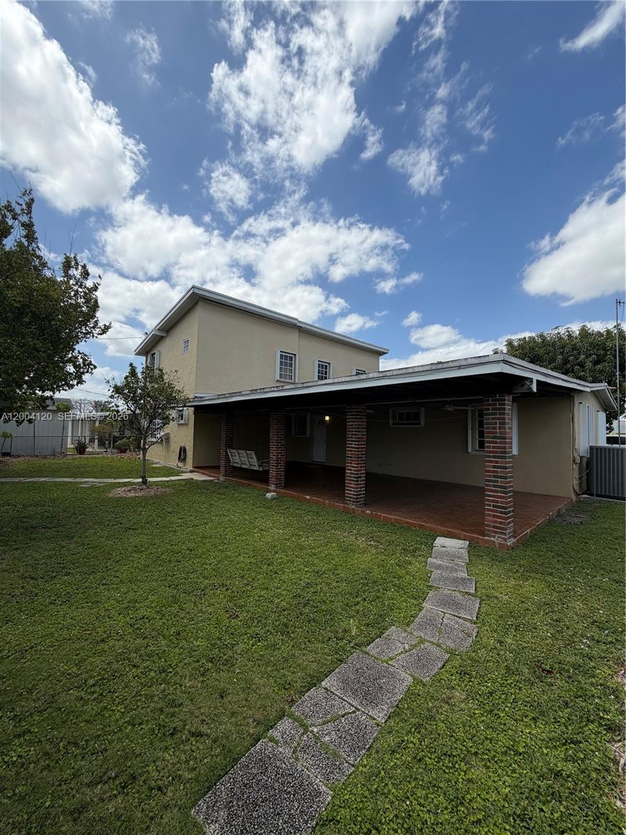 10910 SW 40th St, Miami FL 33165