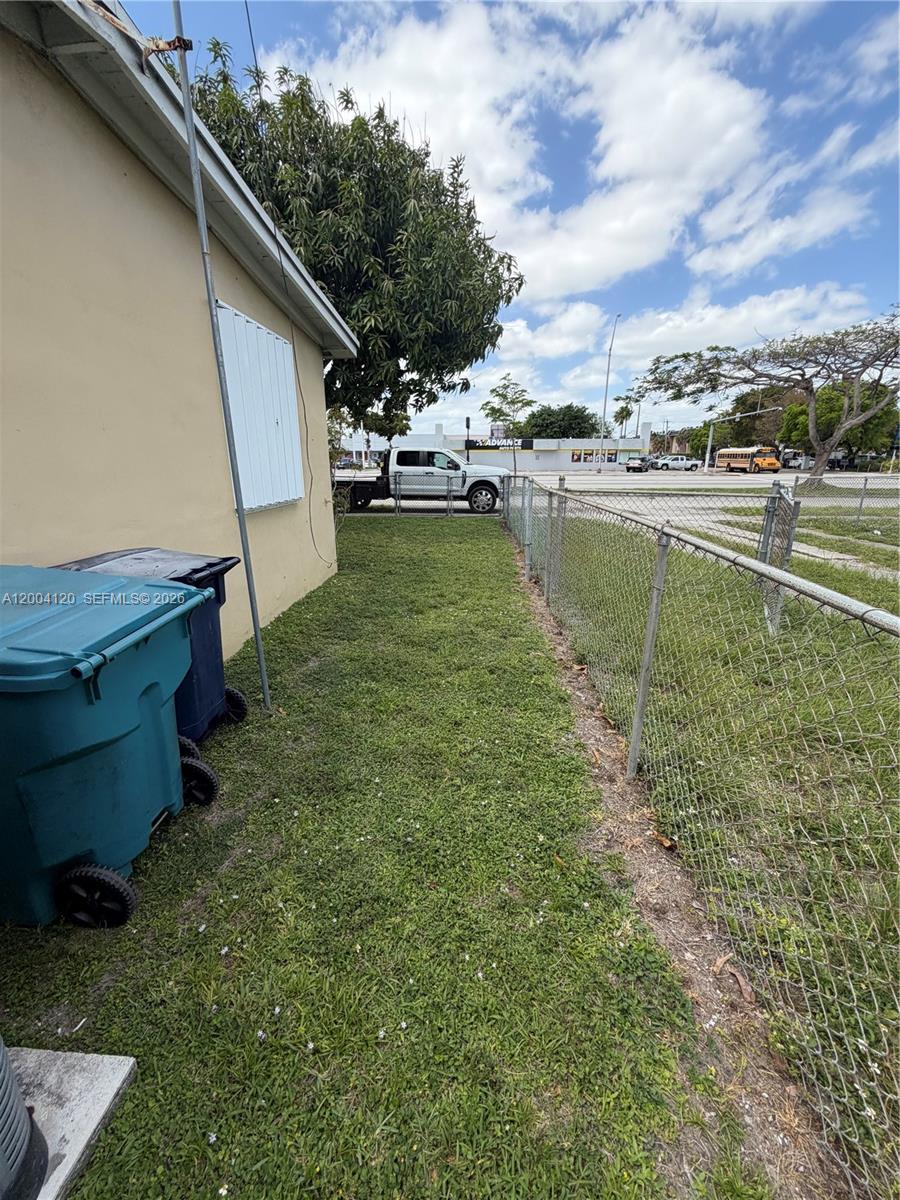 10910 SW 40th St, Miami FL 33165