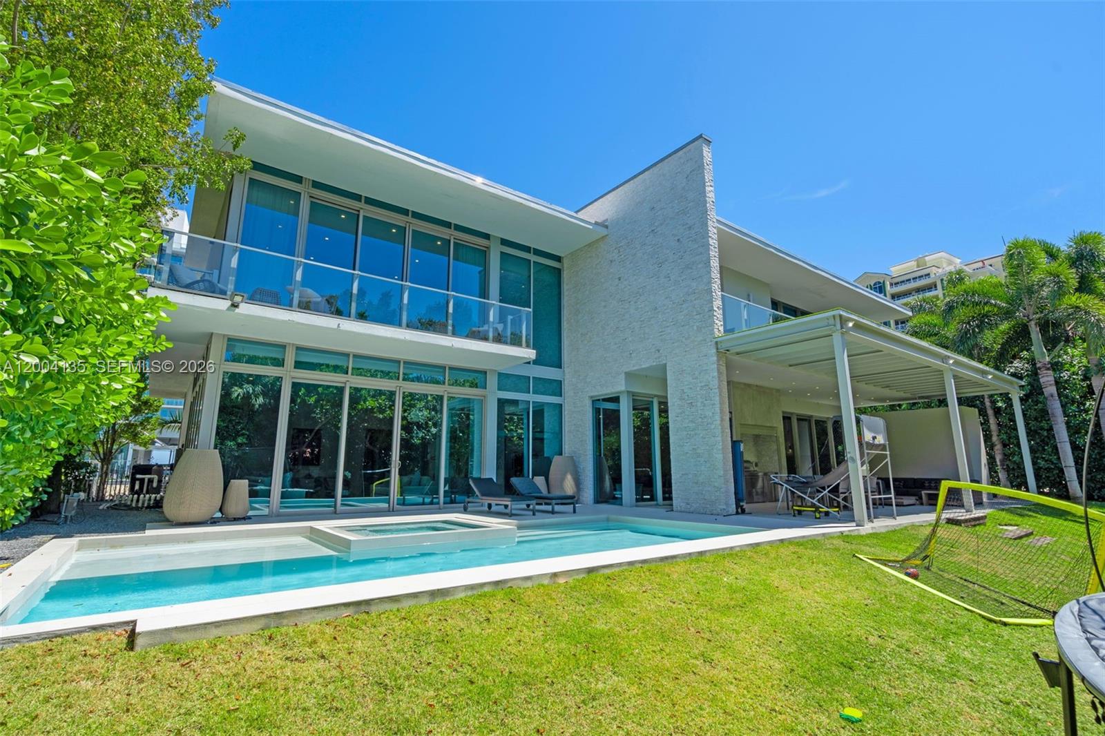 110 Reef Ln, Key Biscayne FL 33149