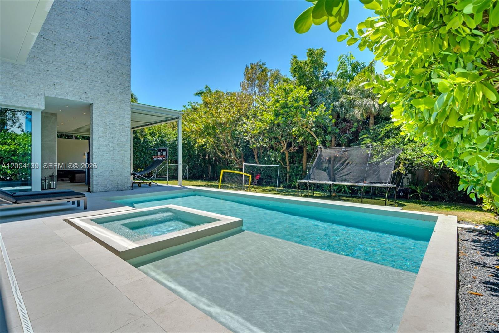 110 Reef Ln, Key Biscayne FL 33149