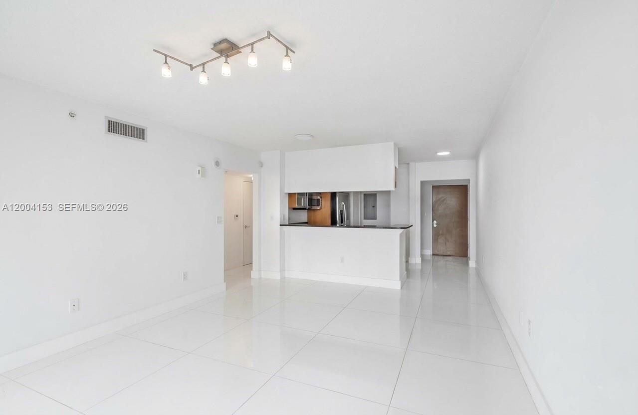 31 SE 5th St #3210, Miami FL 33131