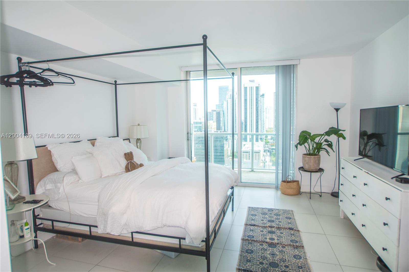 55 SE 6th St #2804, Miami FL 33131