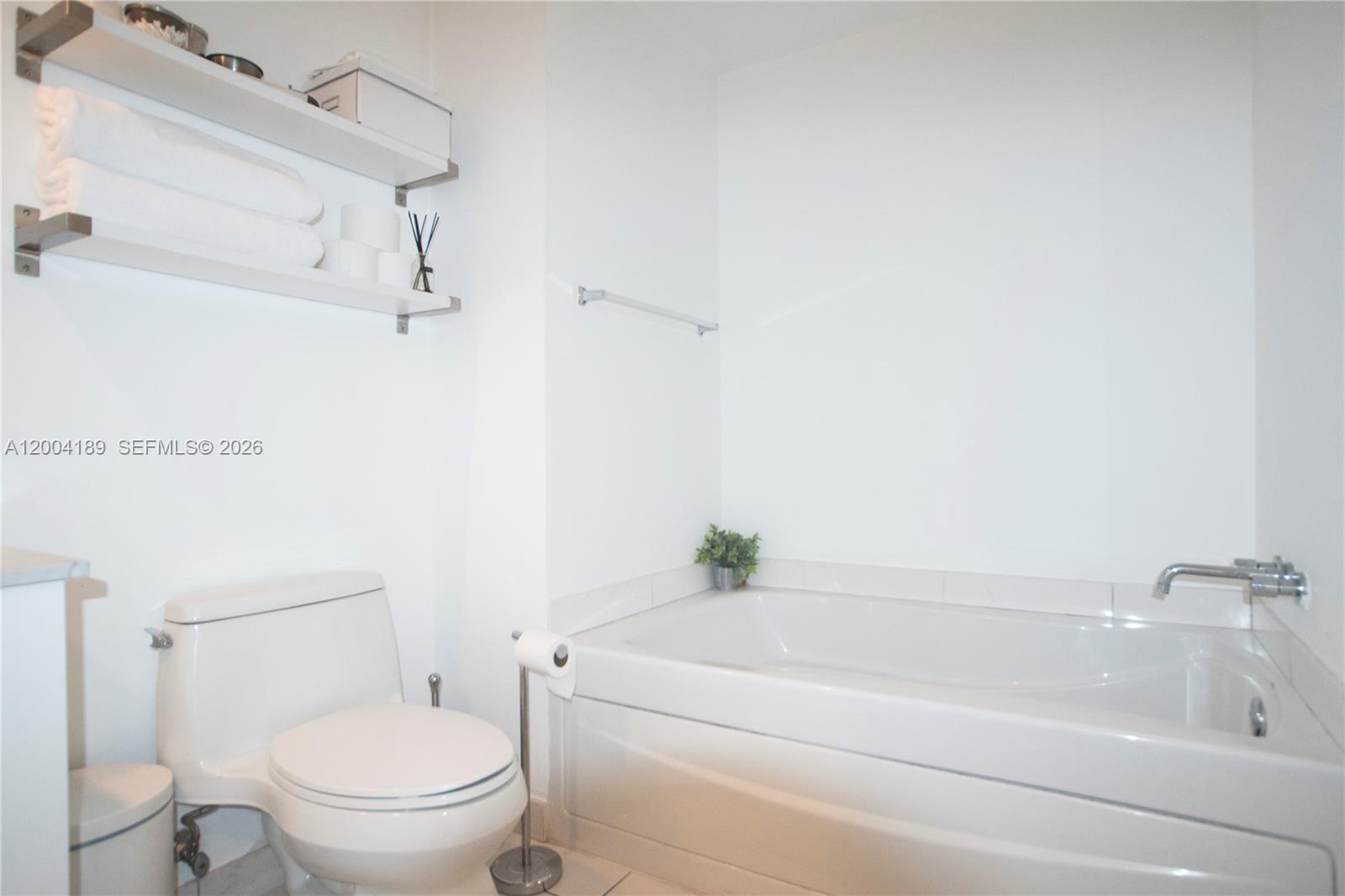 55 SE 6th St #2804, Miami FL 33131