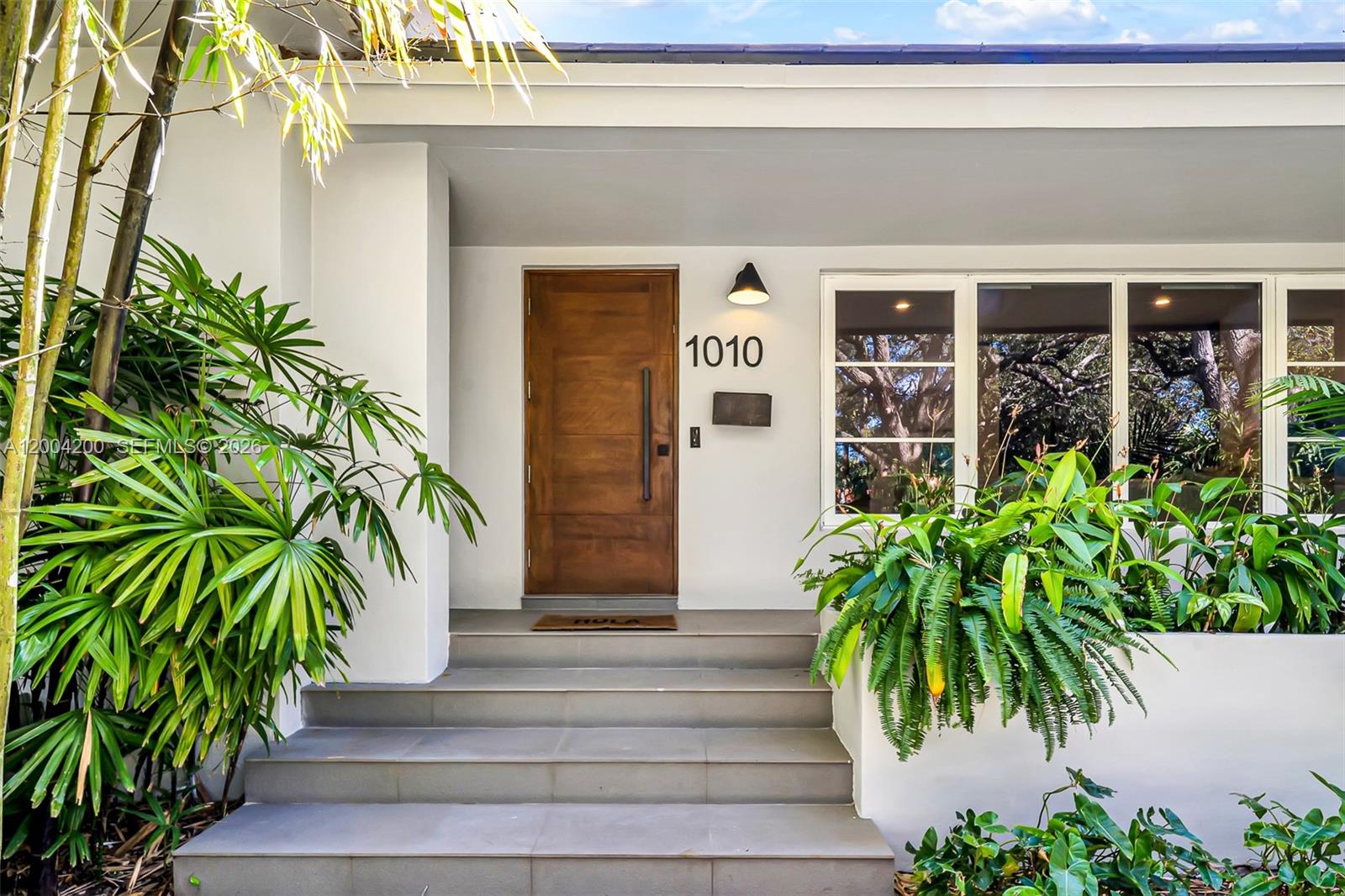 1010 Placetas Ave, Coral Gables FL 33146