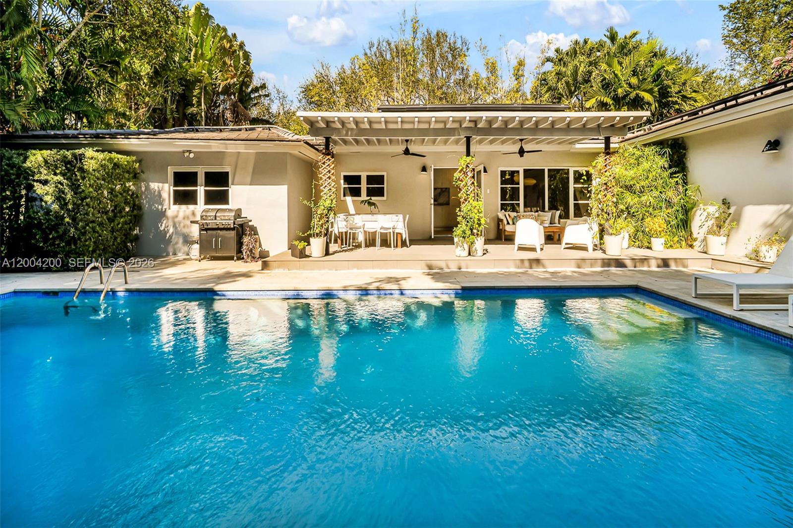 1010 Placetas Ave, Coral Gables FL 33146