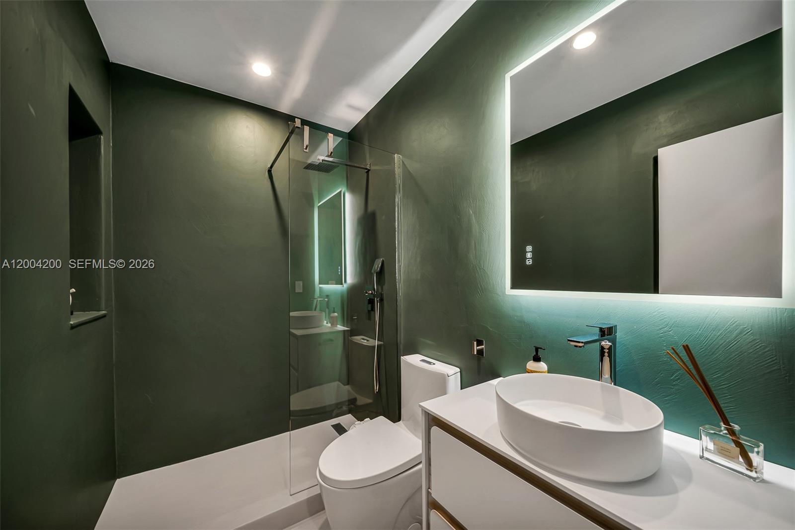 1010 Placetas Ave, Coral Gables FL 33146