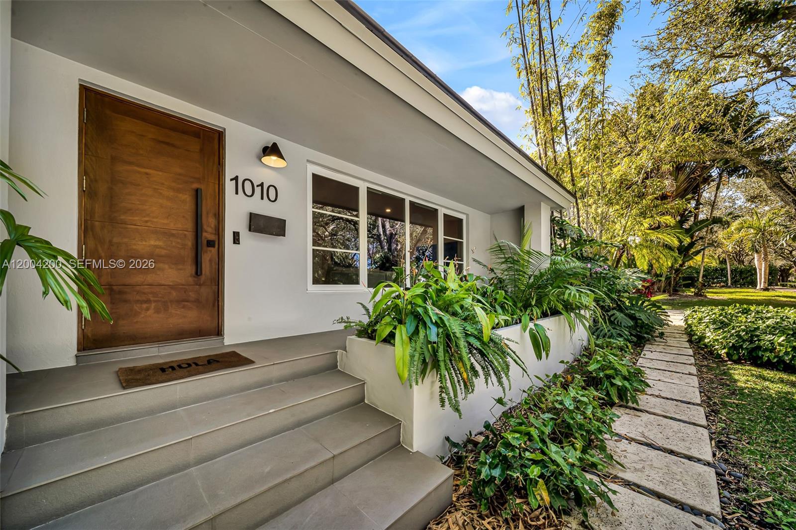 1010 Placetas Ave, Coral Gables FL 33146