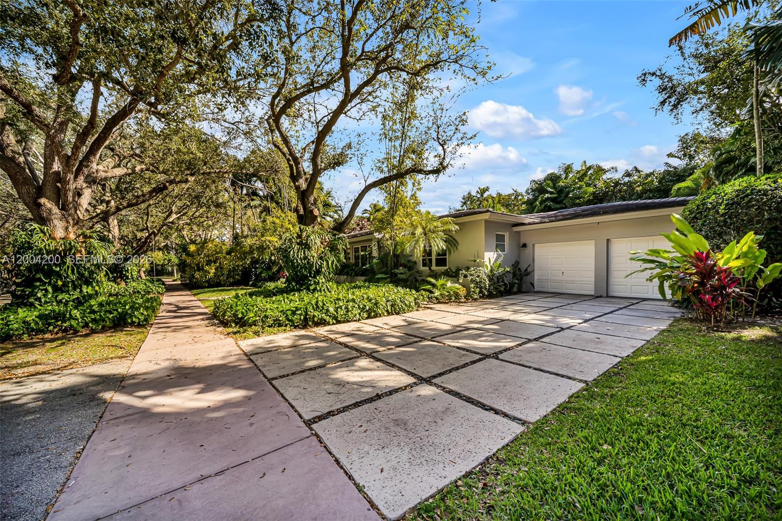 1010 Placetas Ave, Coral Gables FL 33146